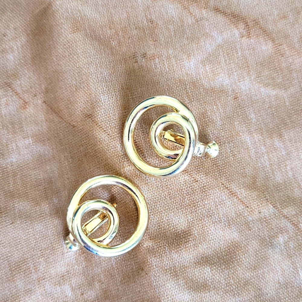 Earrings with clip